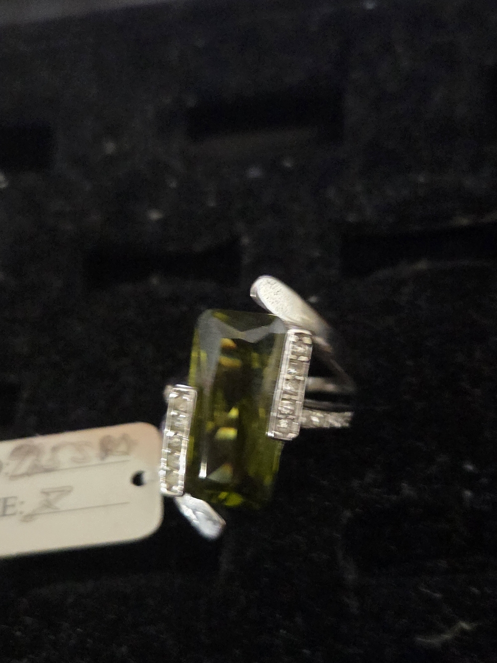 Green Gem Statement Ring - Elegant Women's Fashion Silver Platet